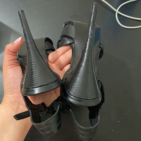 Nursace Embossed Leather Platform Sandals - Picture 10 of 11